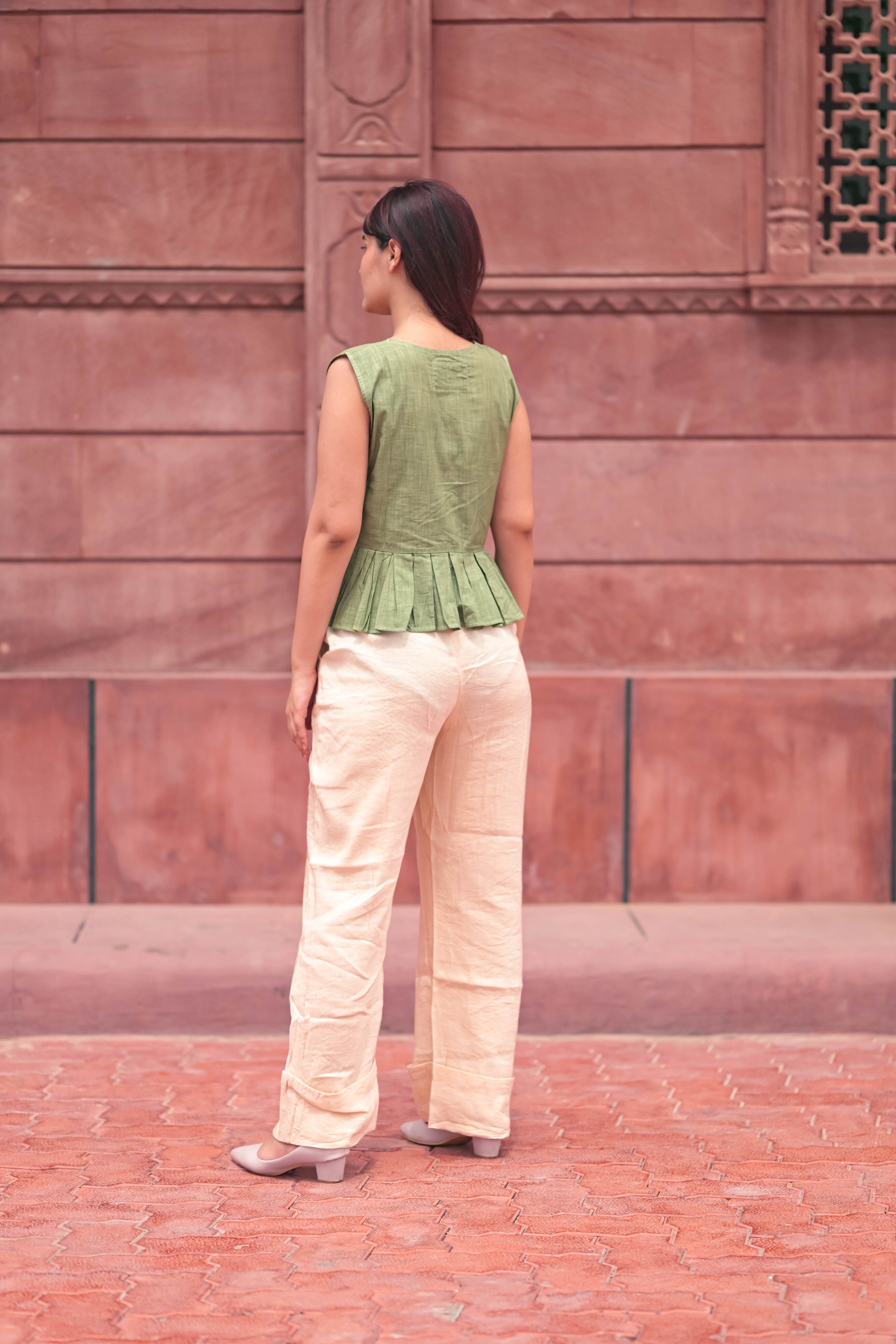 Asymmetric Buttoned Knit Vest / Pleated Wide-Leg Set Cuffed Hem Trousers