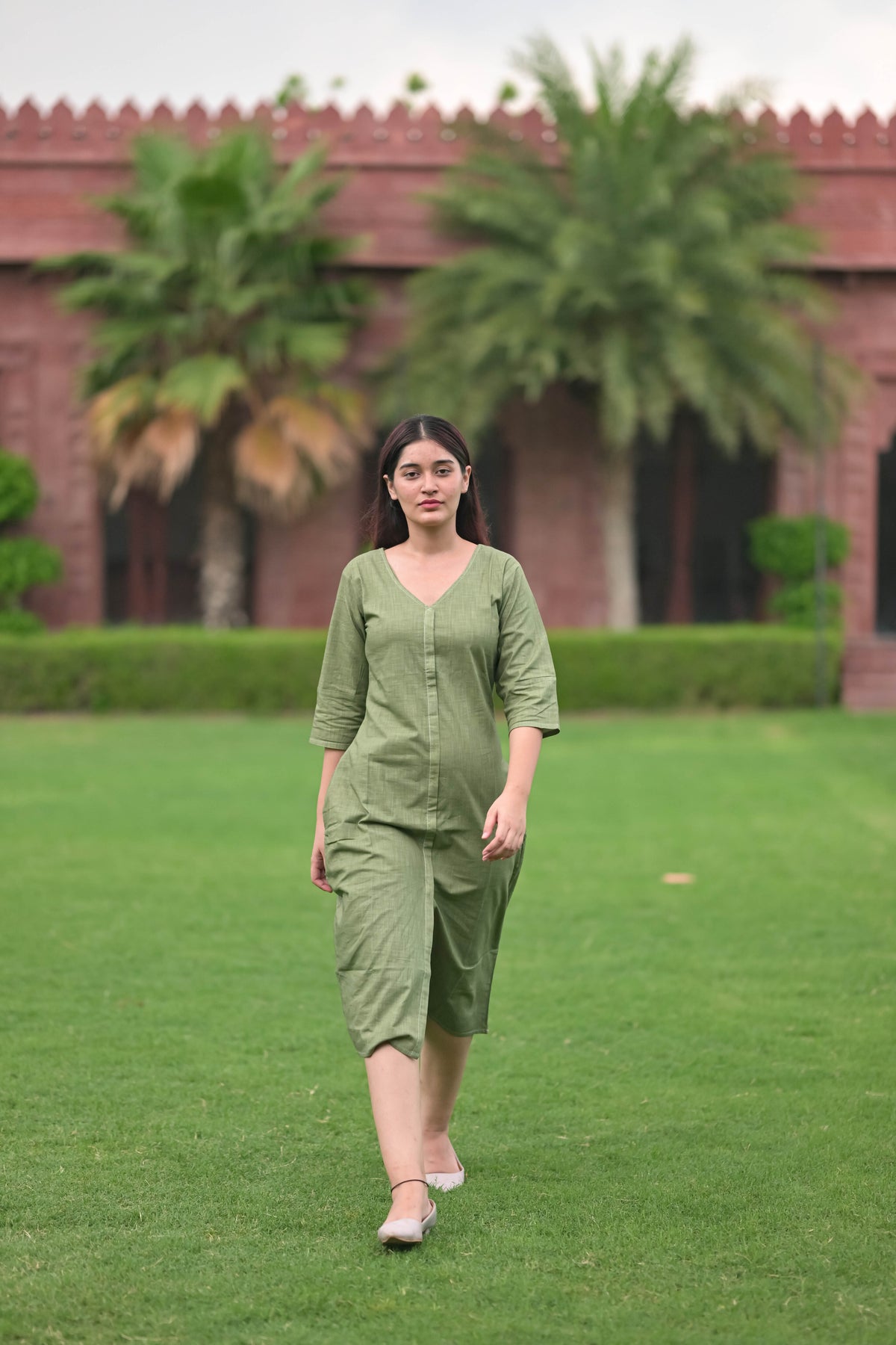 Button -down ,V-neckline ,three-quarter midi dress