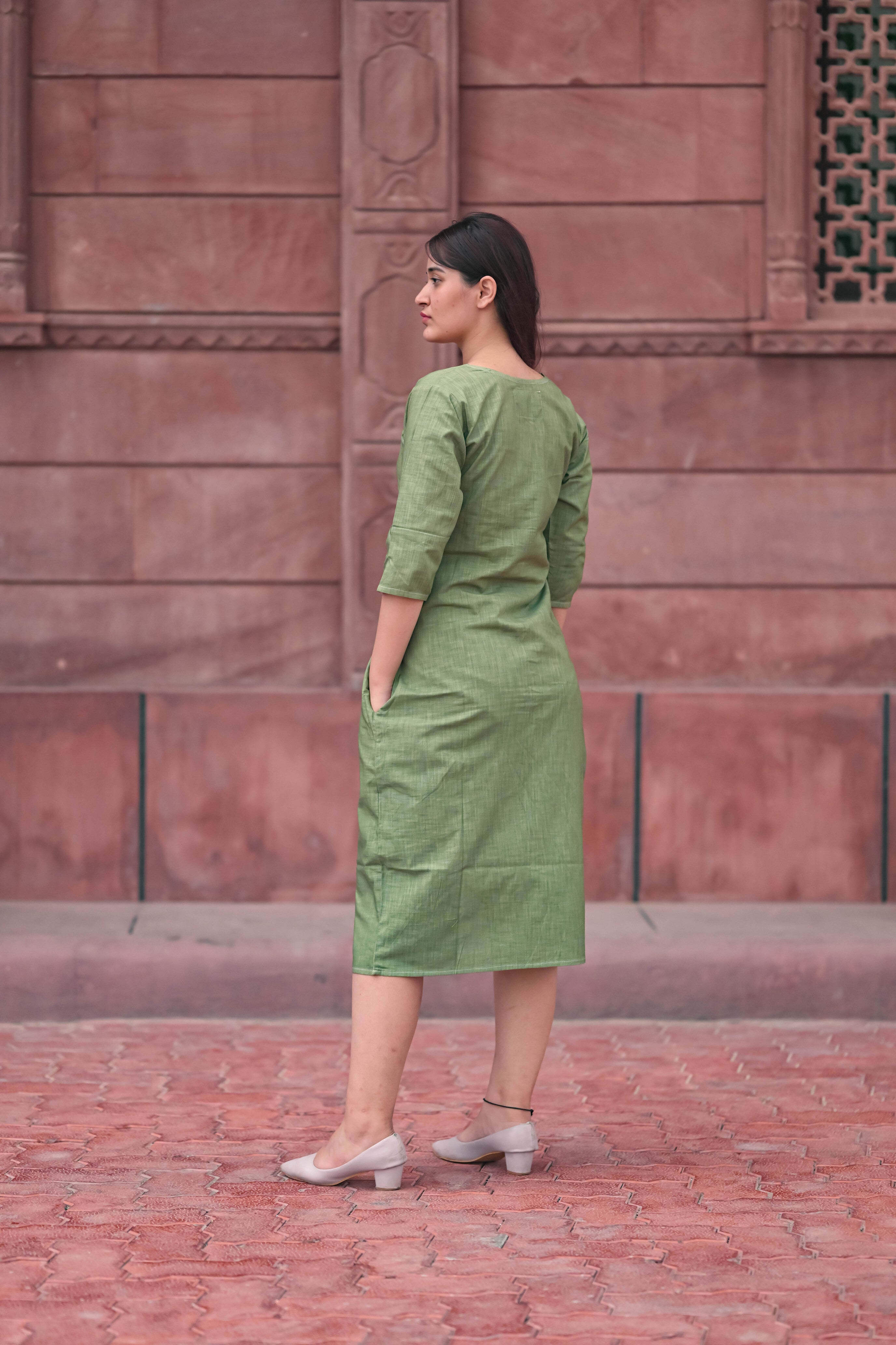 Button -down ,V-neckline ,three-quarter midi dress
